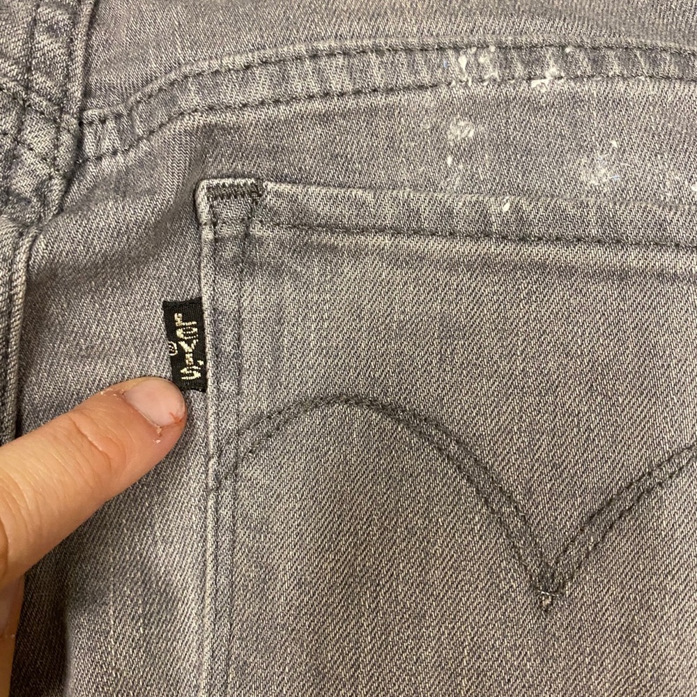 Levis - Picture 3 of 6
